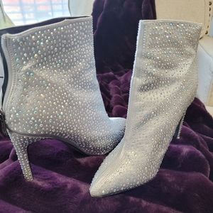 Cape Robin silver rhinestone booties size 8